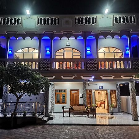 Nallur Holidays Inn Джафна Экстерьер фото