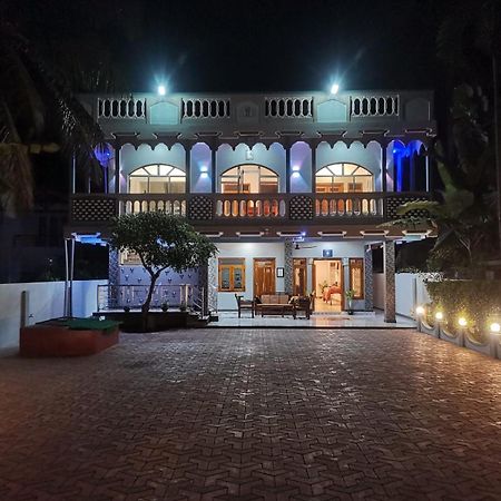 Nallur Holidays Inn Джафна Экстерьер фото