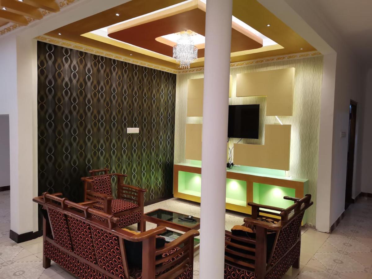 Nallur Holidays Inn Джафна Экстерьер фото