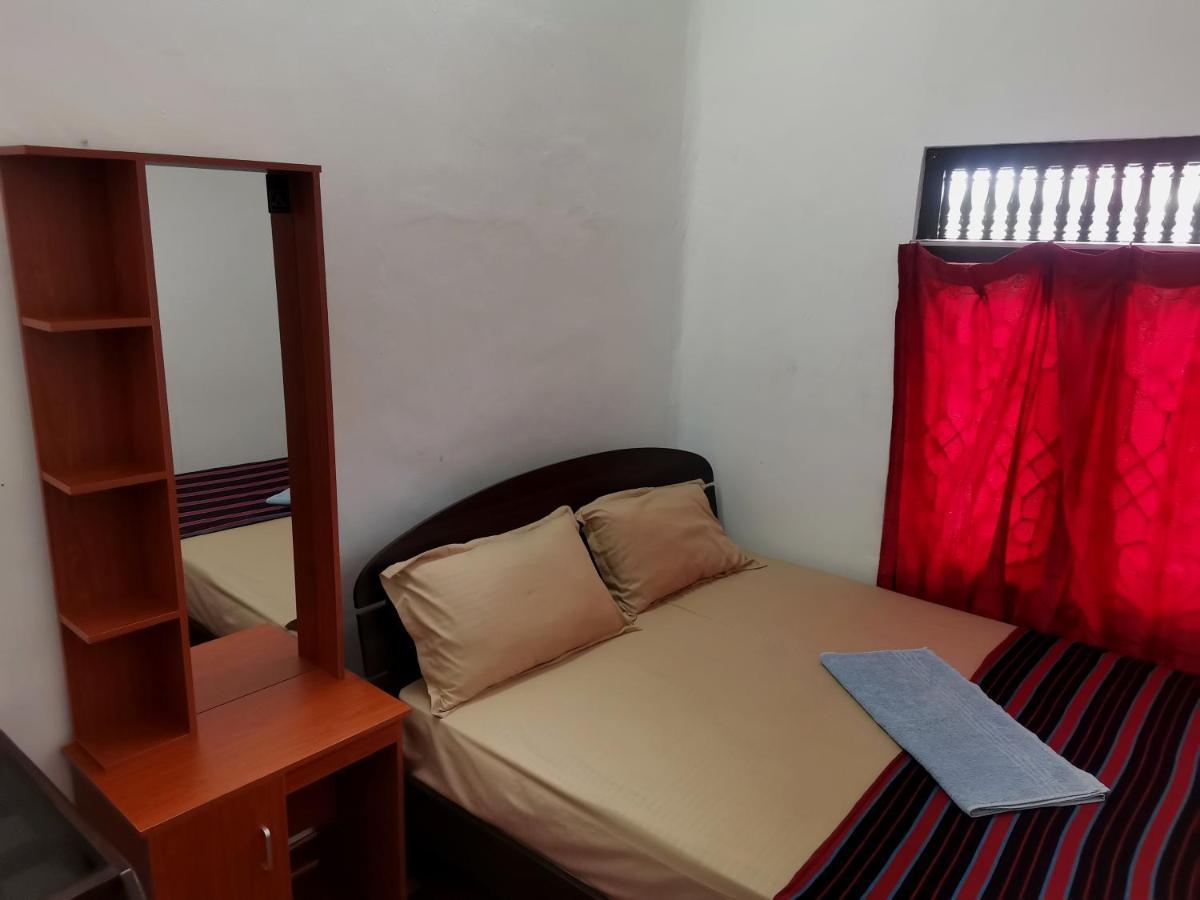 Nallur Holidays Inn Джафна Экстерьер фото