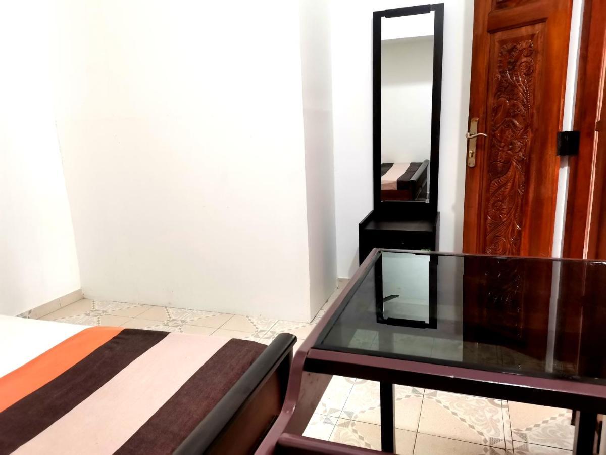 Nallur Holidays Inn Джафна Экстерьер фото