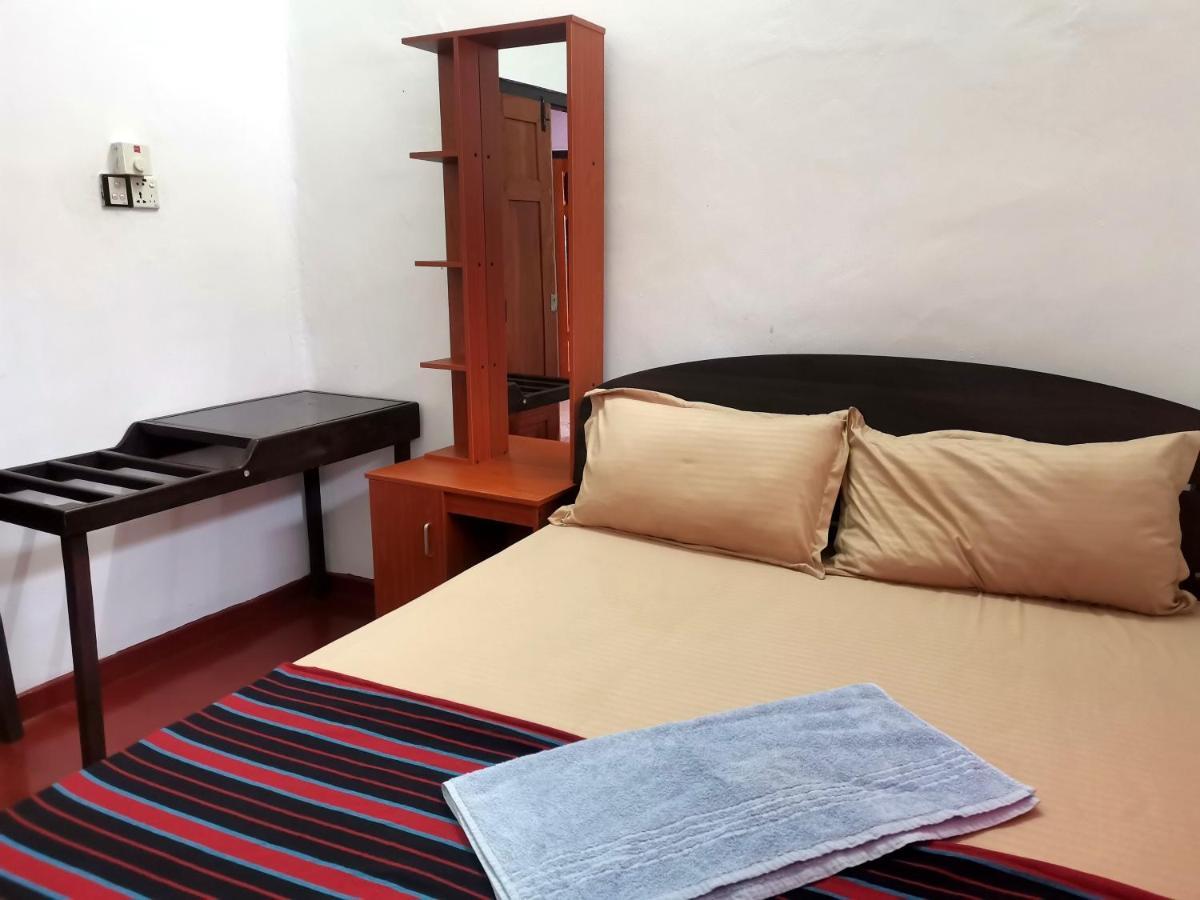 Nallur Holidays Inn Джафна Экстерьер фото
