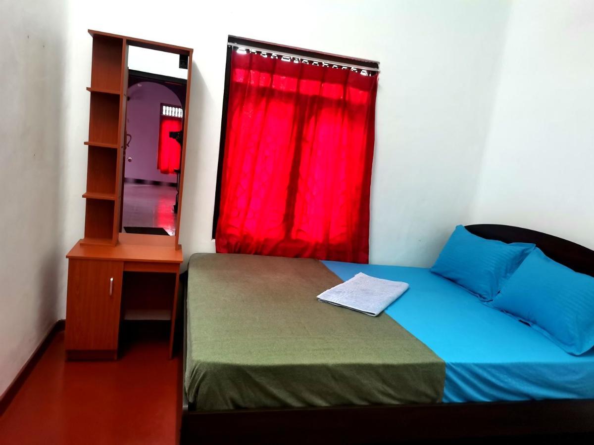 Nallur Holidays Inn Джафна Экстерьер фото